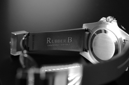 Каучуковые ремешки для Submariner 41 mm, керамика. Оригинальная застежка Rolex (застежка не включена в комплект). Цвет: Solid: Jet Black; Размер: XL