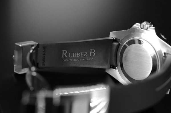 Каучуковые ремешки для Submariner 41 mm, керамика. Оригинальная застежка Rolex (застежка не включена в комплект). Цвет: Solid: Jet Black; Размер: XS